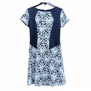 New York & Company Dress Stretch Floral Laced Knee Length Evening Formal EUC 6